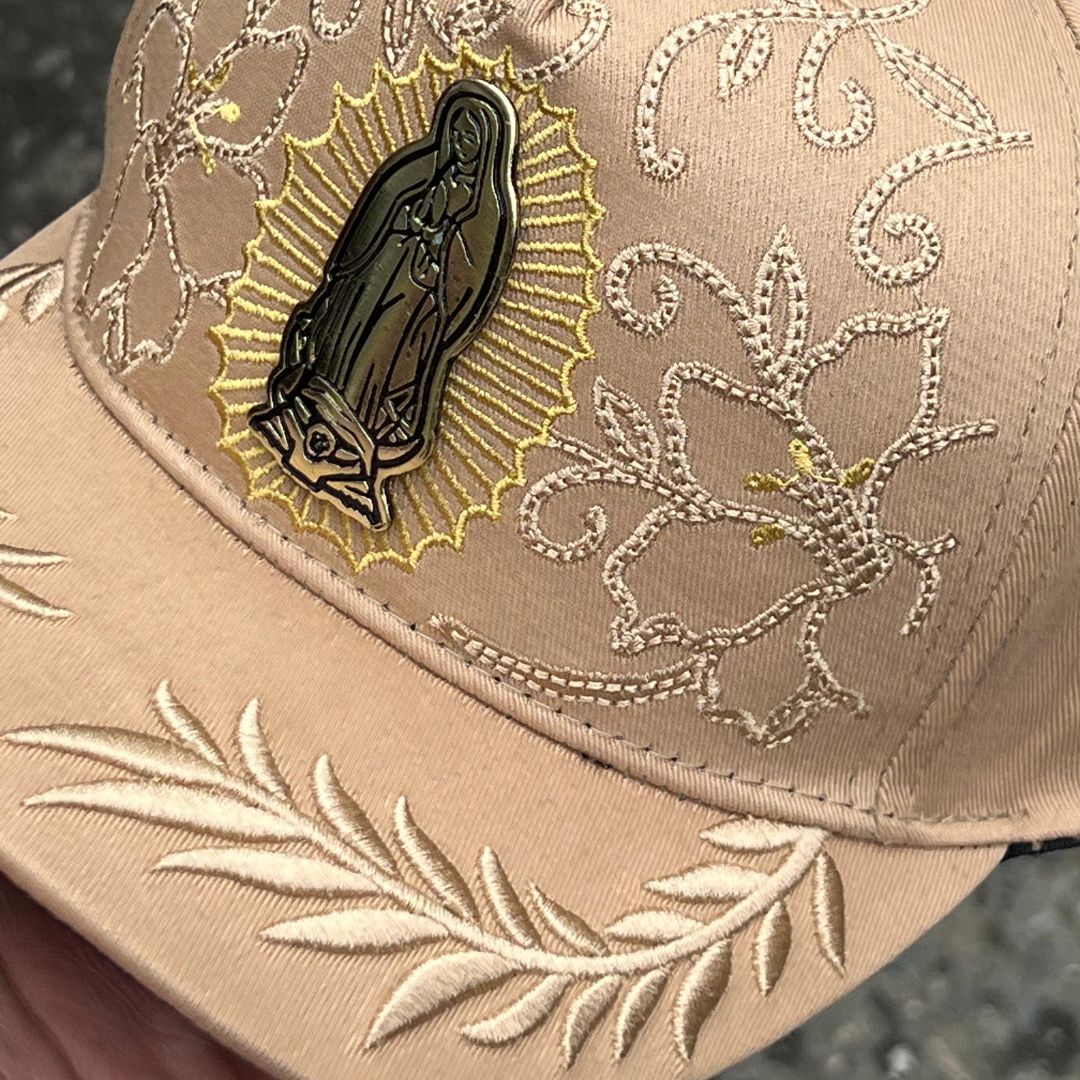Gorra Premium Guadalupe™ – Estilo, fe y elegancia en una sola pieza